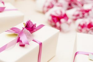 beautiful wedding favors wrapped in cute boxes